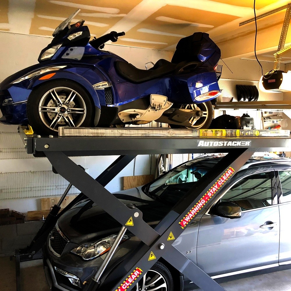 Platform parking lift for garage storage